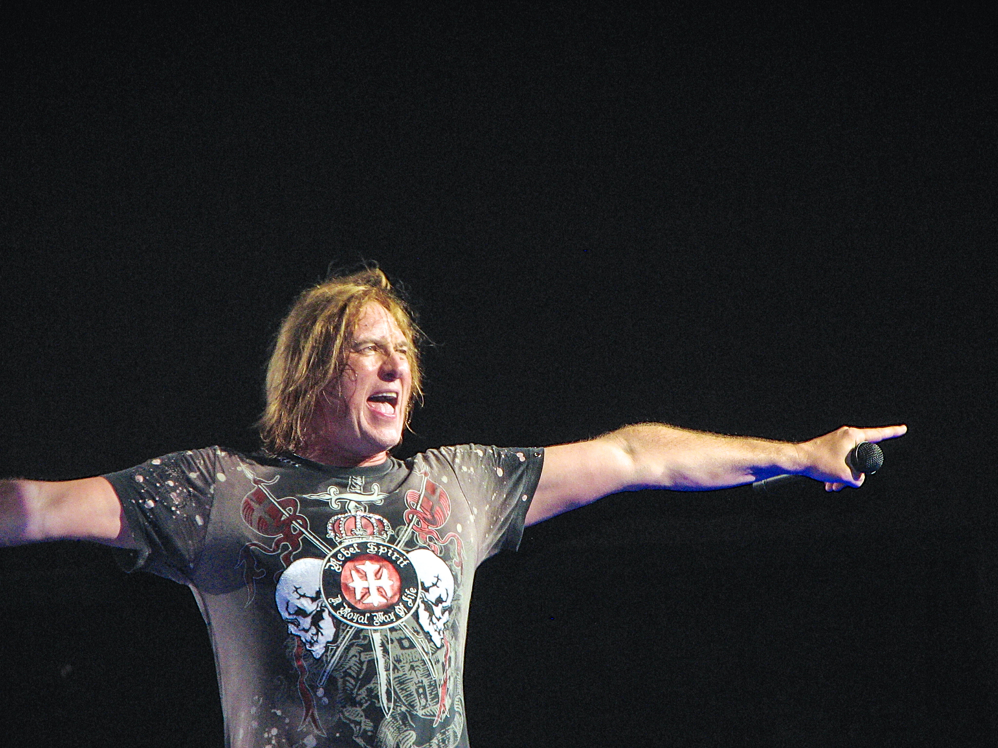Def Leppard @ White Rive Amphitheatre. 9-12-09.<br />09/12/2009 @ 22:20<br />Camera: Canon PowerShot S2 IS<br />Lens:  6.0-72.0mm