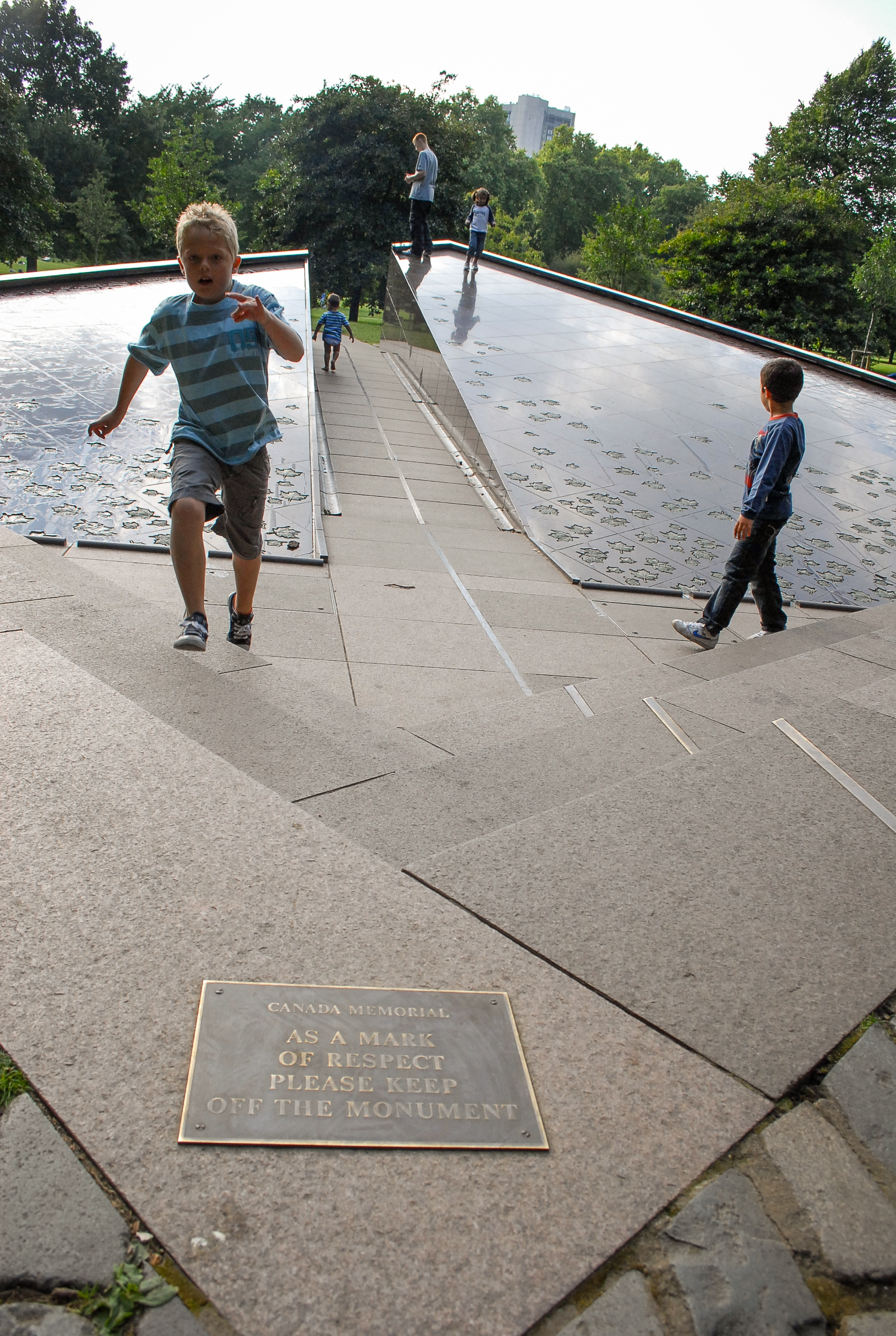 Canada Memorial, London. 2009.<br />08/17/2009 @ 09:50<br />Camera: NIKON D200<br />Lens: AF-S DX VR Zoom-Nikkor 18-55mm f/3.5-5.6G