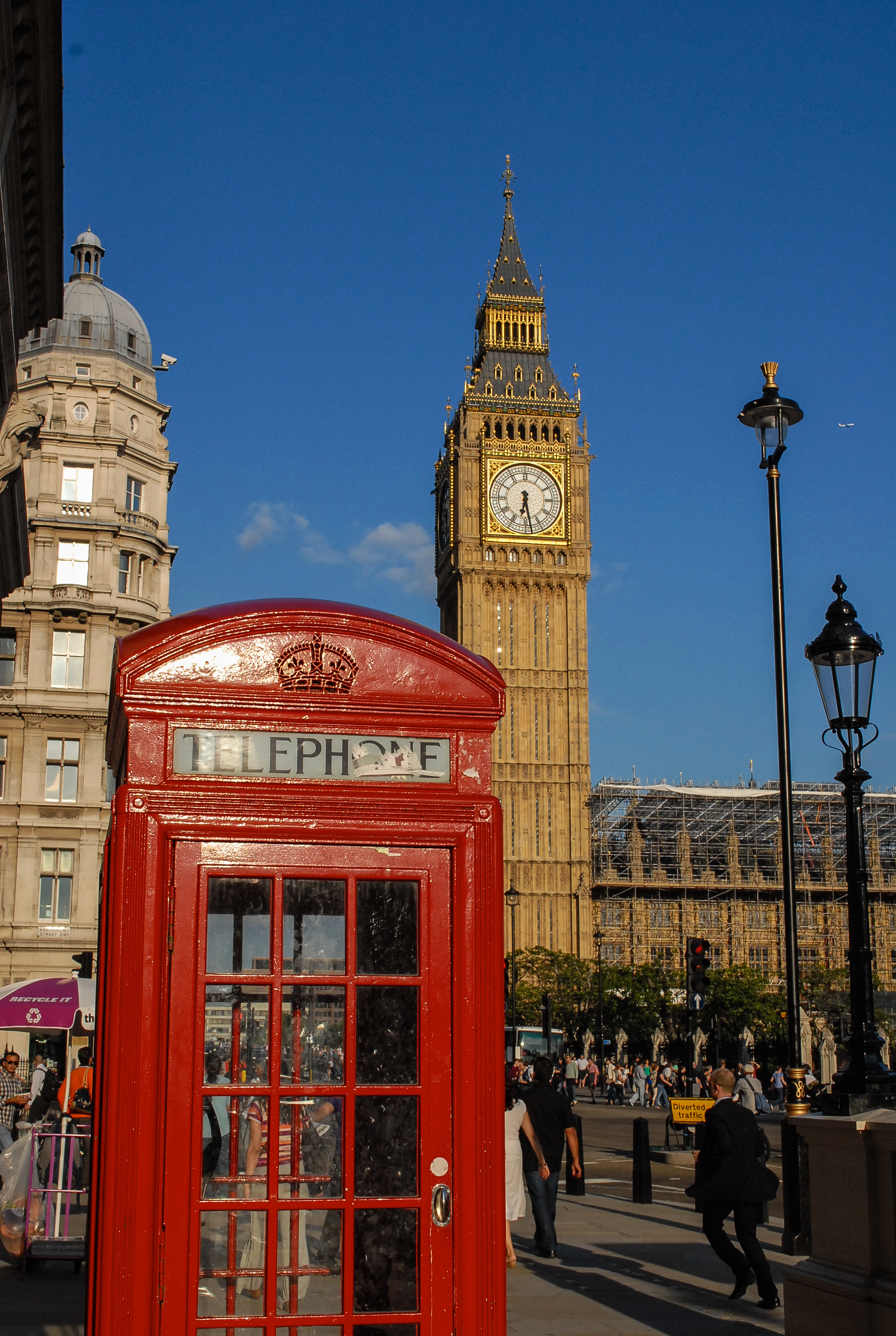 London. 2009.<br />08/17/2009 @ 10:28<br />Camera: NIKON D200<br />Lens: AF-S DX VR Zoom-Nikkor 18-55mm f/3.5-5.6G